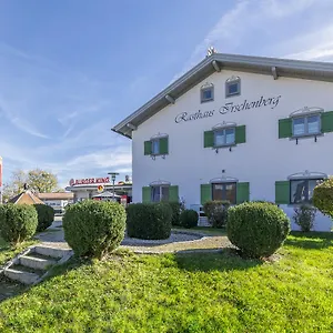 3* Motel Sued
